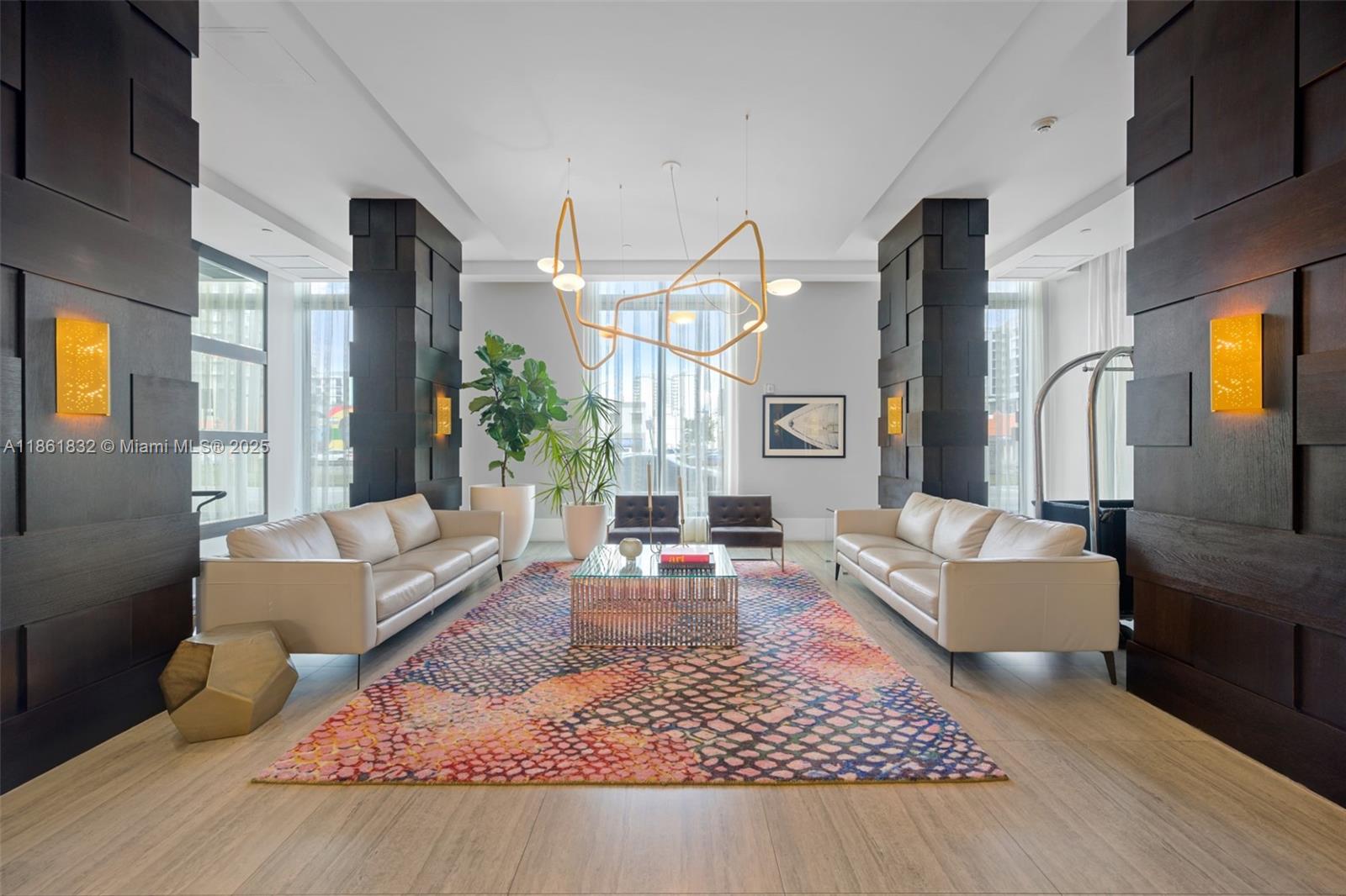 HOLLYWOOD STATION RES CON - Residential Lease
