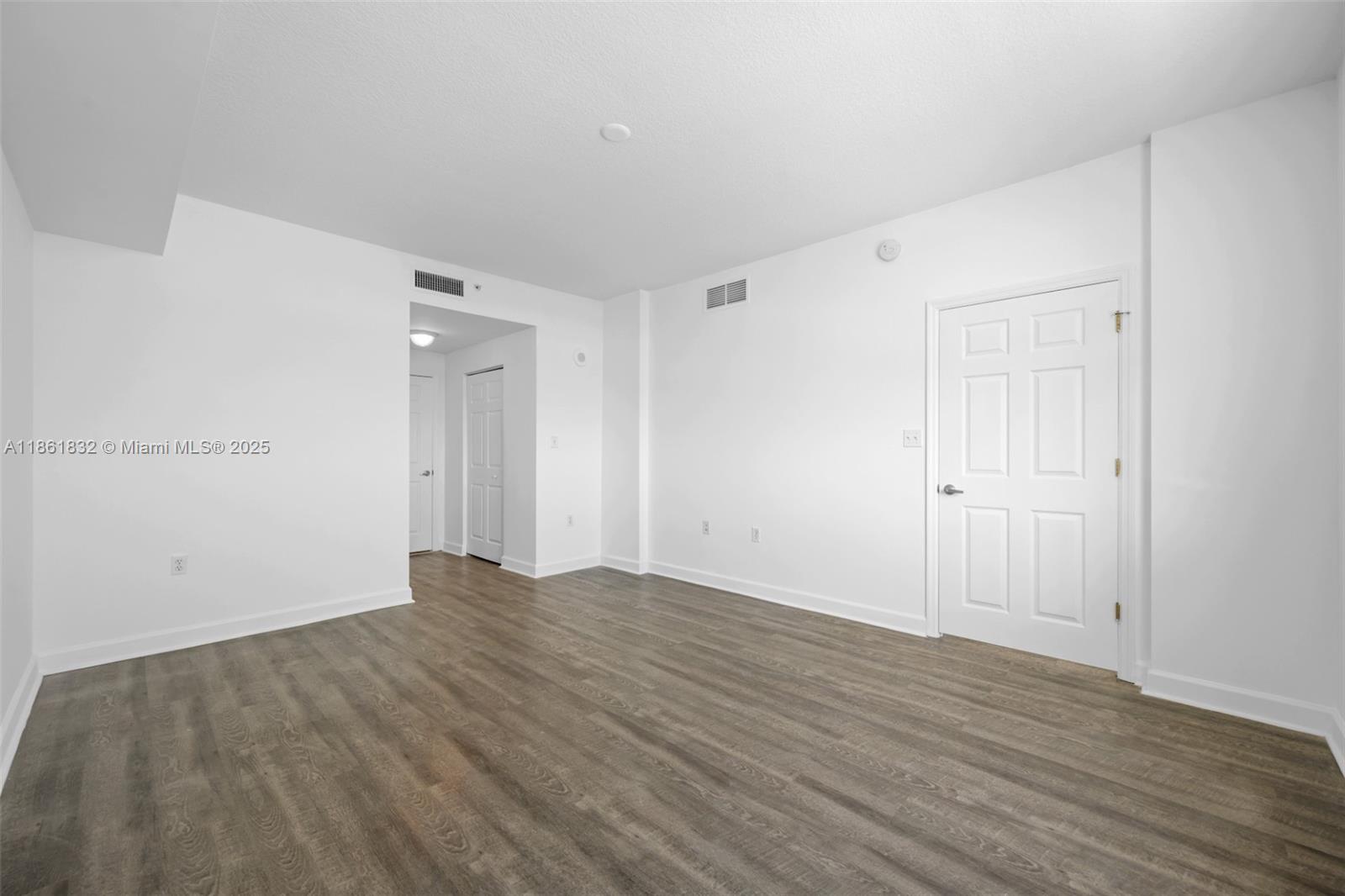 HOLLYWOOD STATION RES CON - Residential Lease