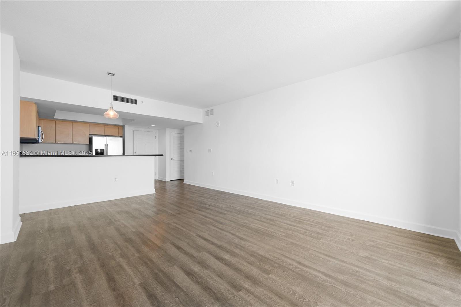 HOLLYWOOD STATION RES CON - Residential Lease