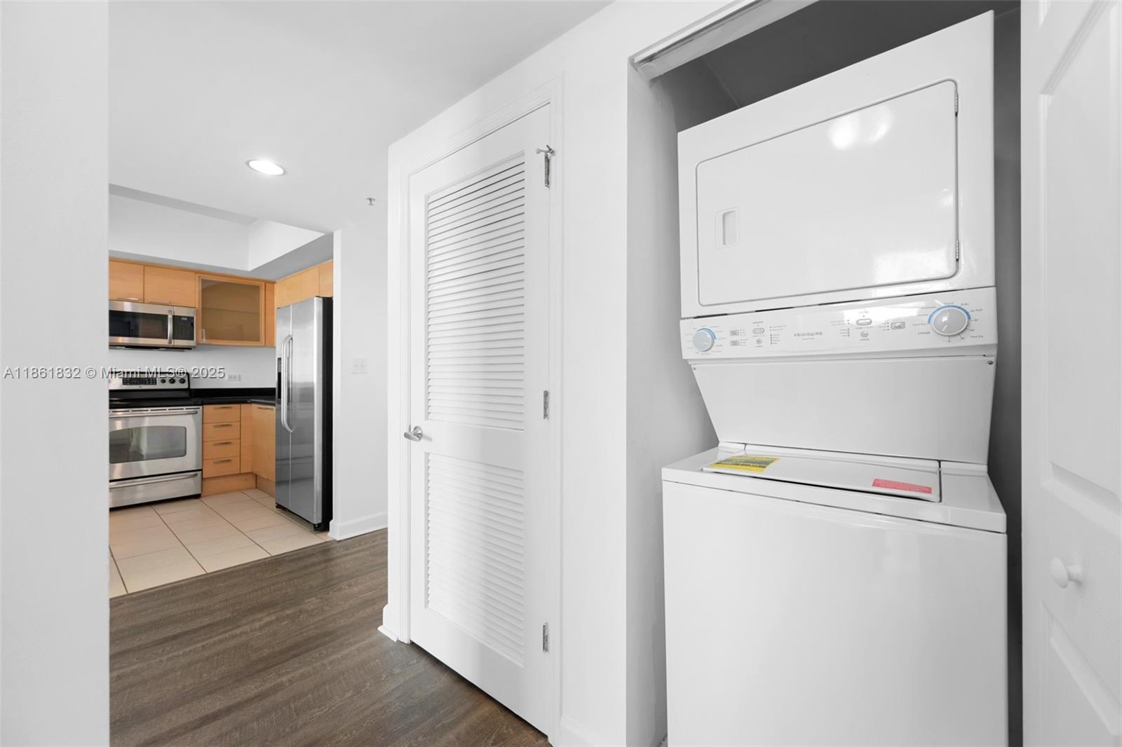 HOLLYWOOD STATION RES CON - Residential Lease