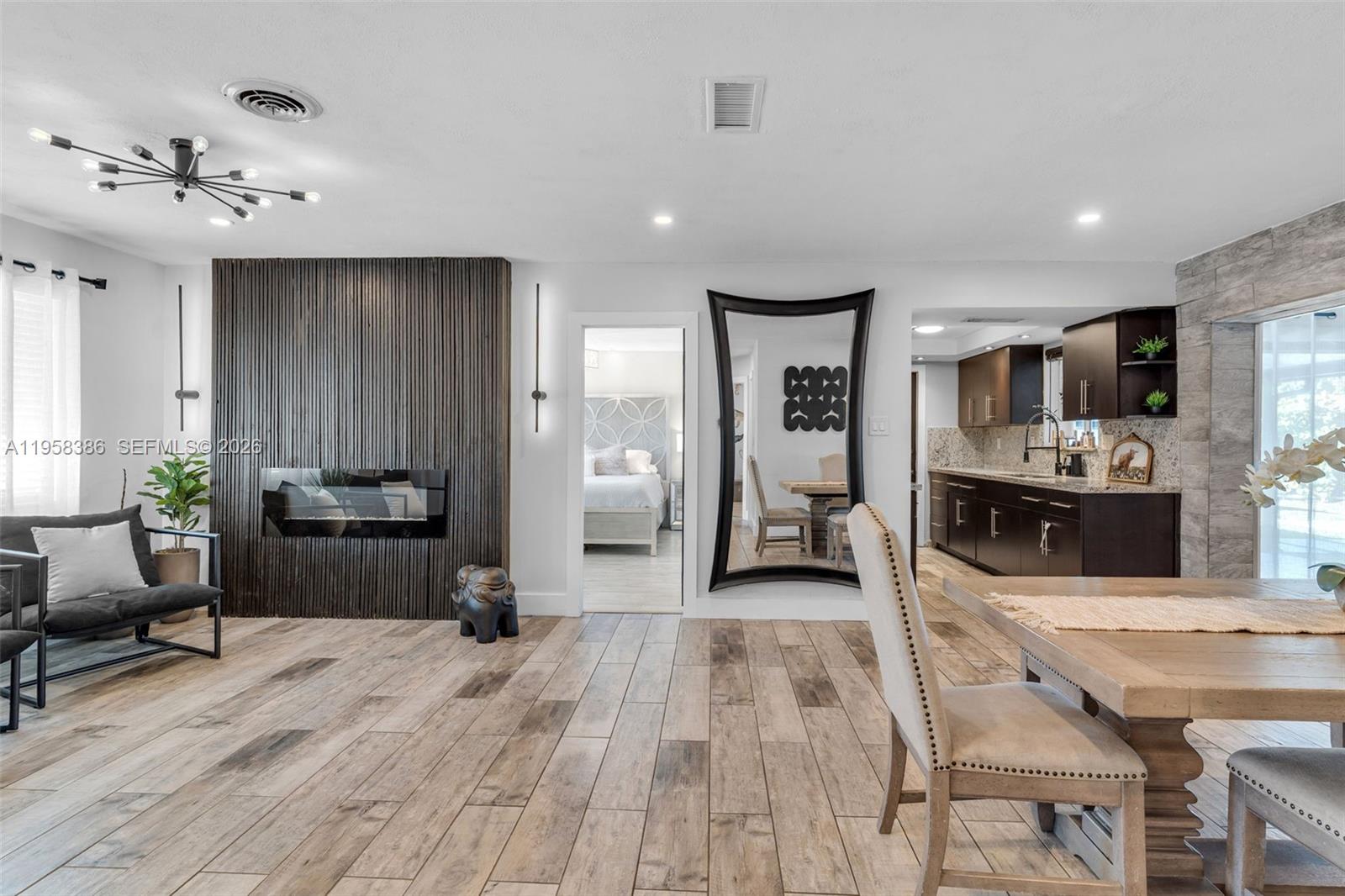 KENDALE LAKES SEC 4 - Residential