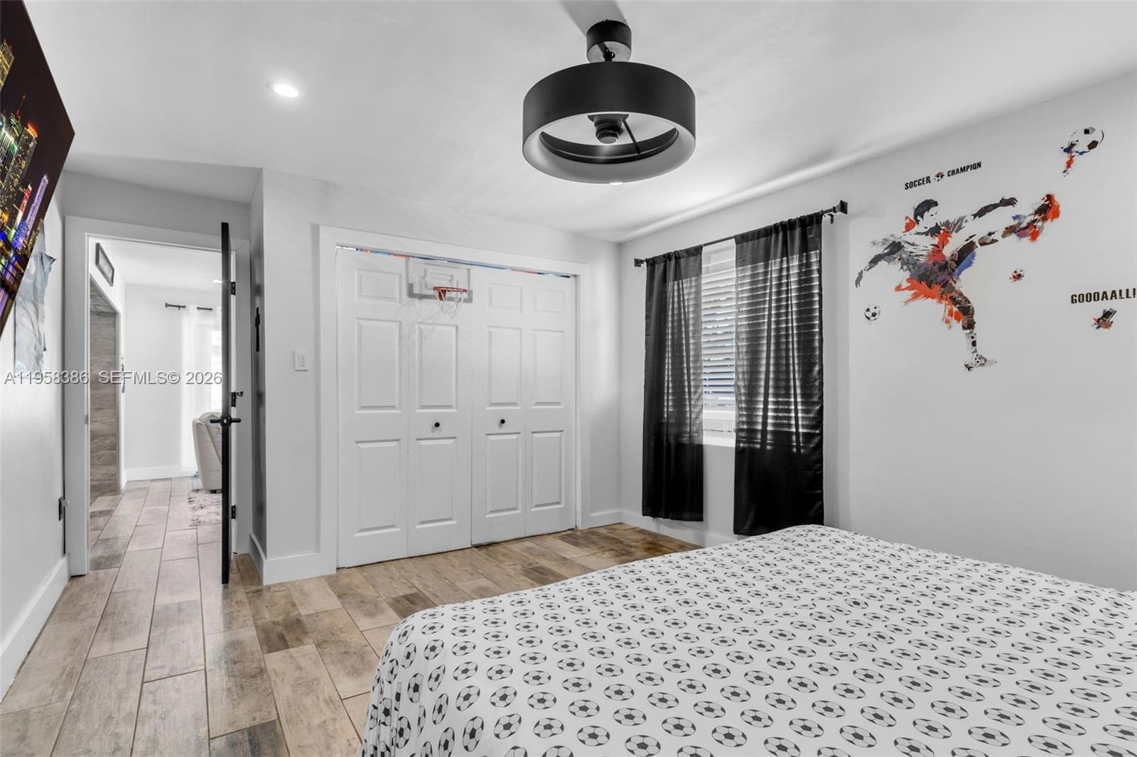 KENDALE LAKES SEC 4 - Residential