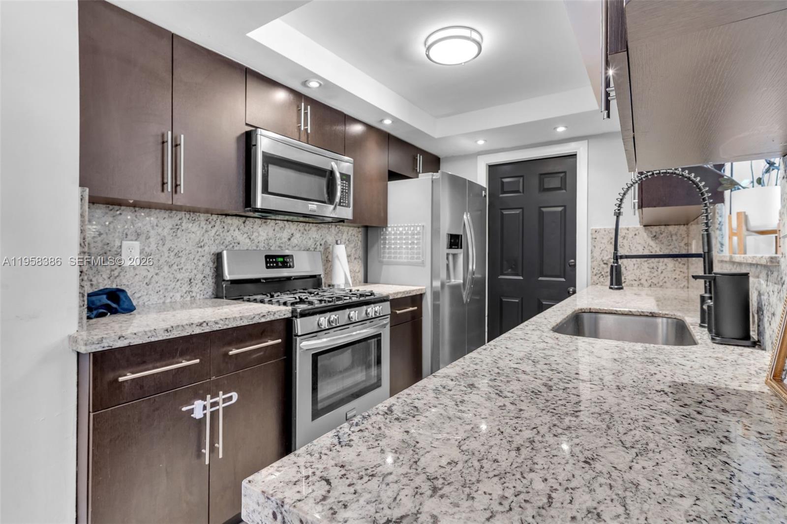 KENDALE LAKES SEC 4 - Residential