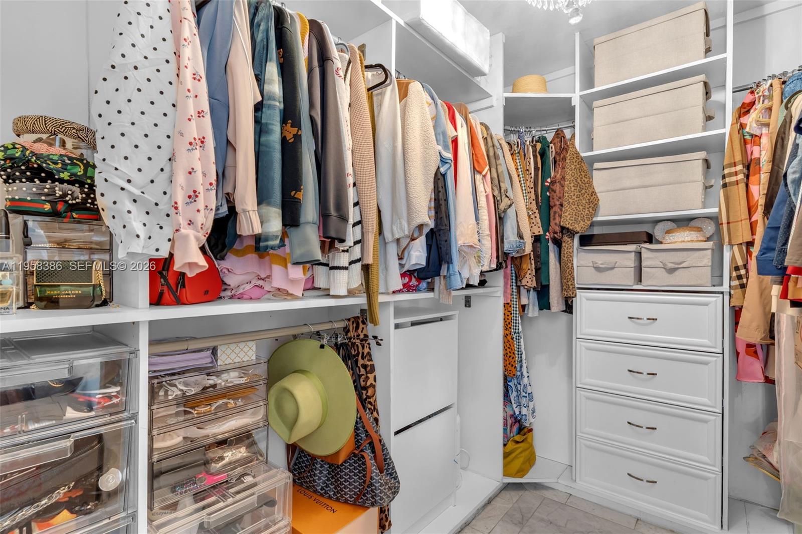 KENDALE LAKES SEC 4 - Residential