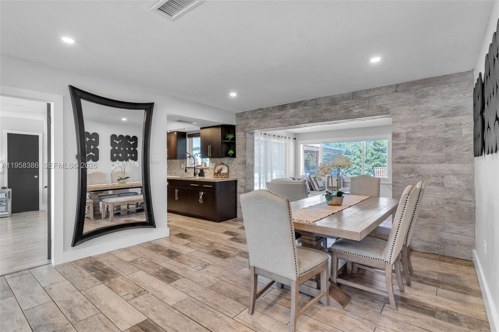 KENDALE LAKES SEC 4 - Residential