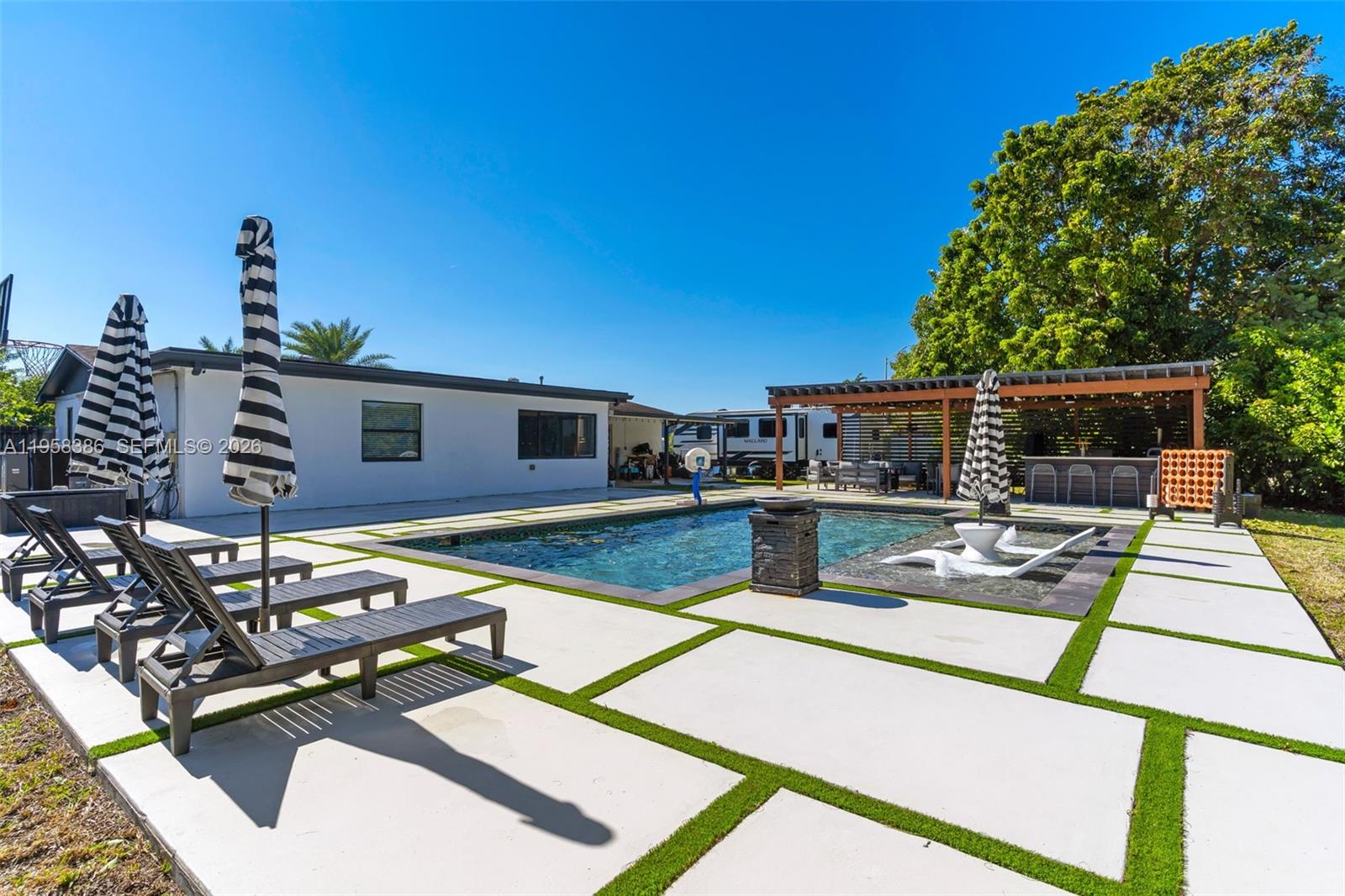 KENDALE LAKES SEC 4 - Residential