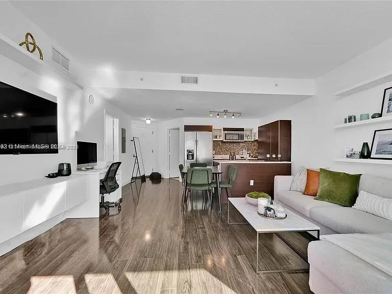 1900 N Bayshore Dr 3507