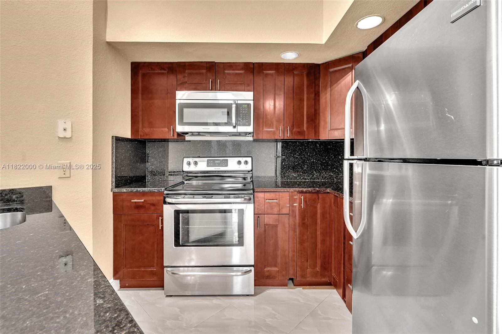 3370 N Pinewalk Dr N 1222, Margate, Broward County, Florida - 2 Bedrooms  
2 Bathrooms - 