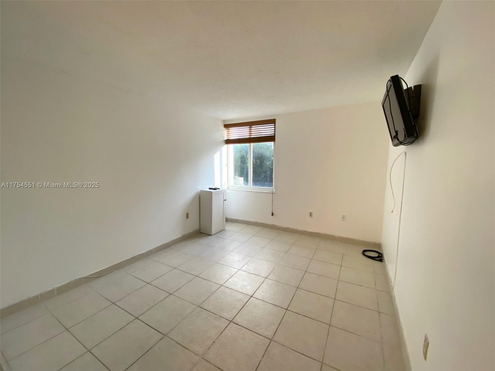 CARIBBEAN BREEZE CONDO - Residential