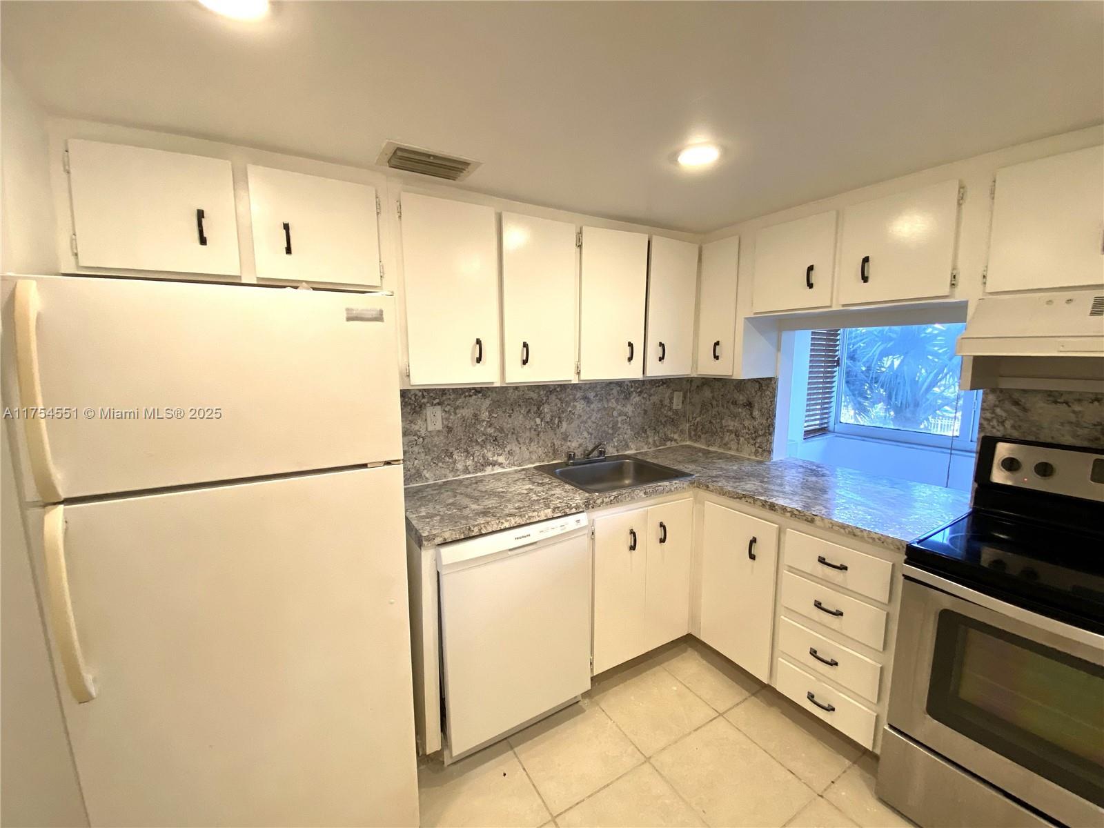 CARIBBEAN BREEZE CONDO - Residential