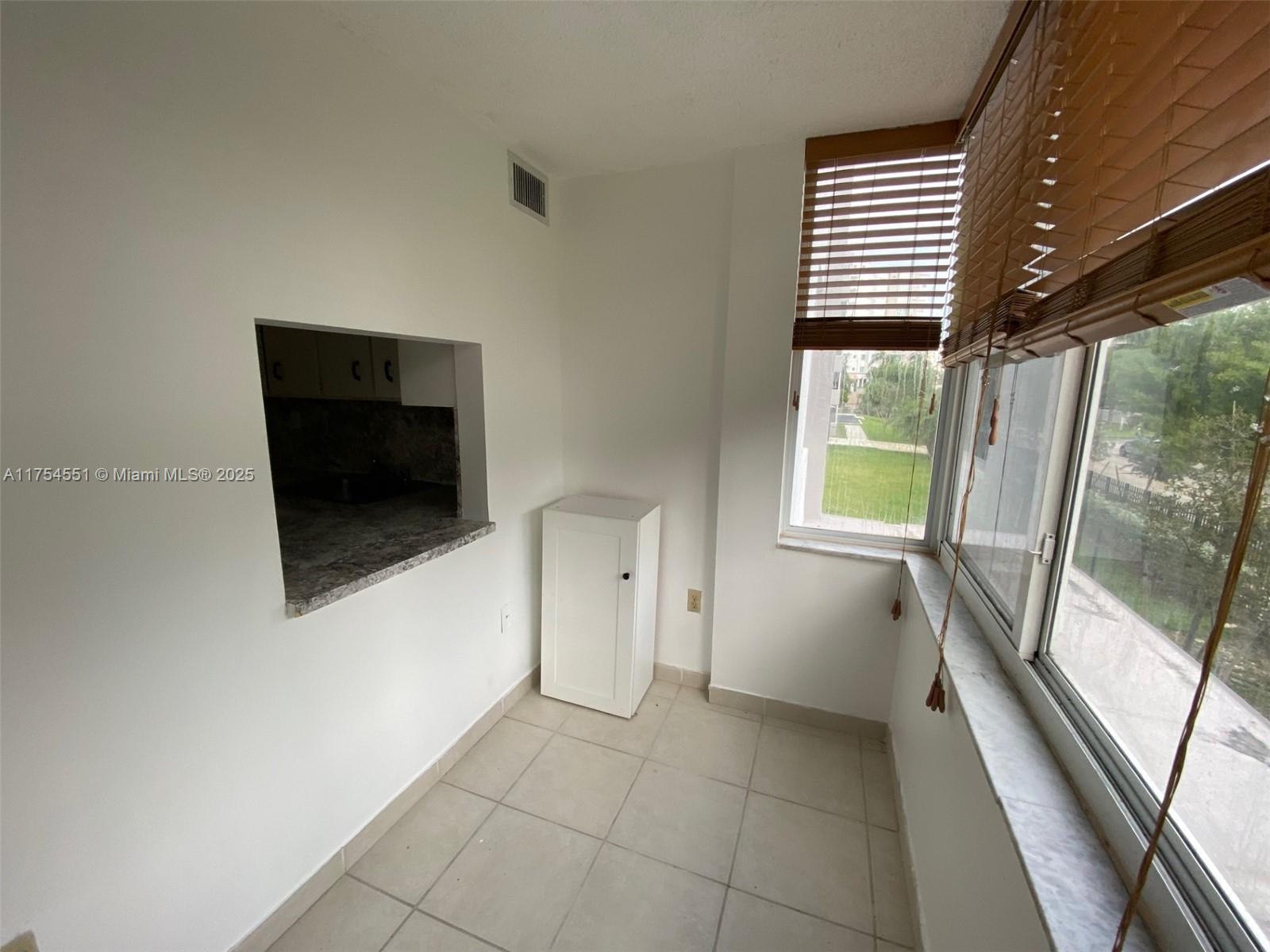 CARIBBEAN BREEZE CONDO - Residential