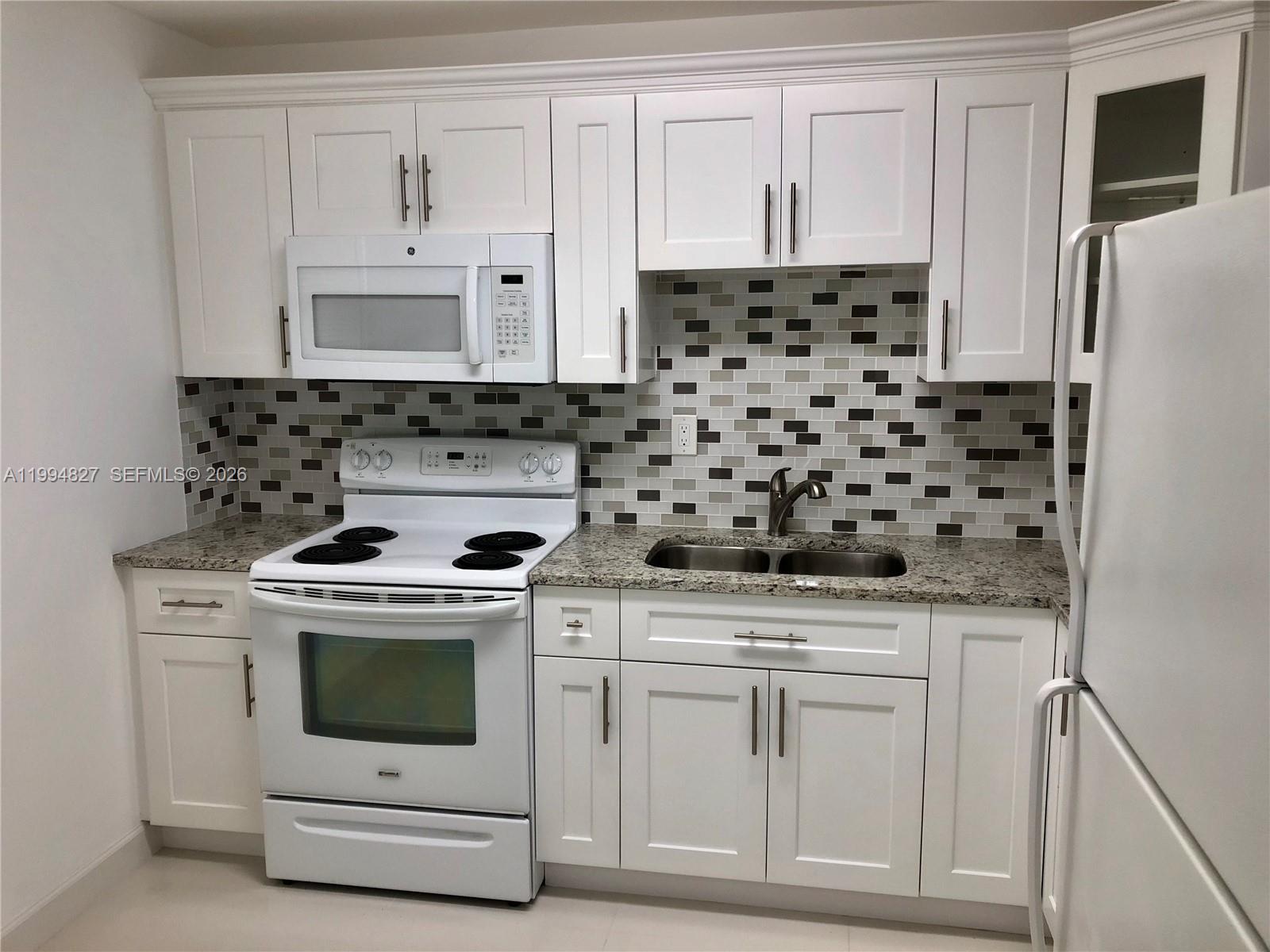 LAKEWOOD ON THE GREEN CON - Residential Lease