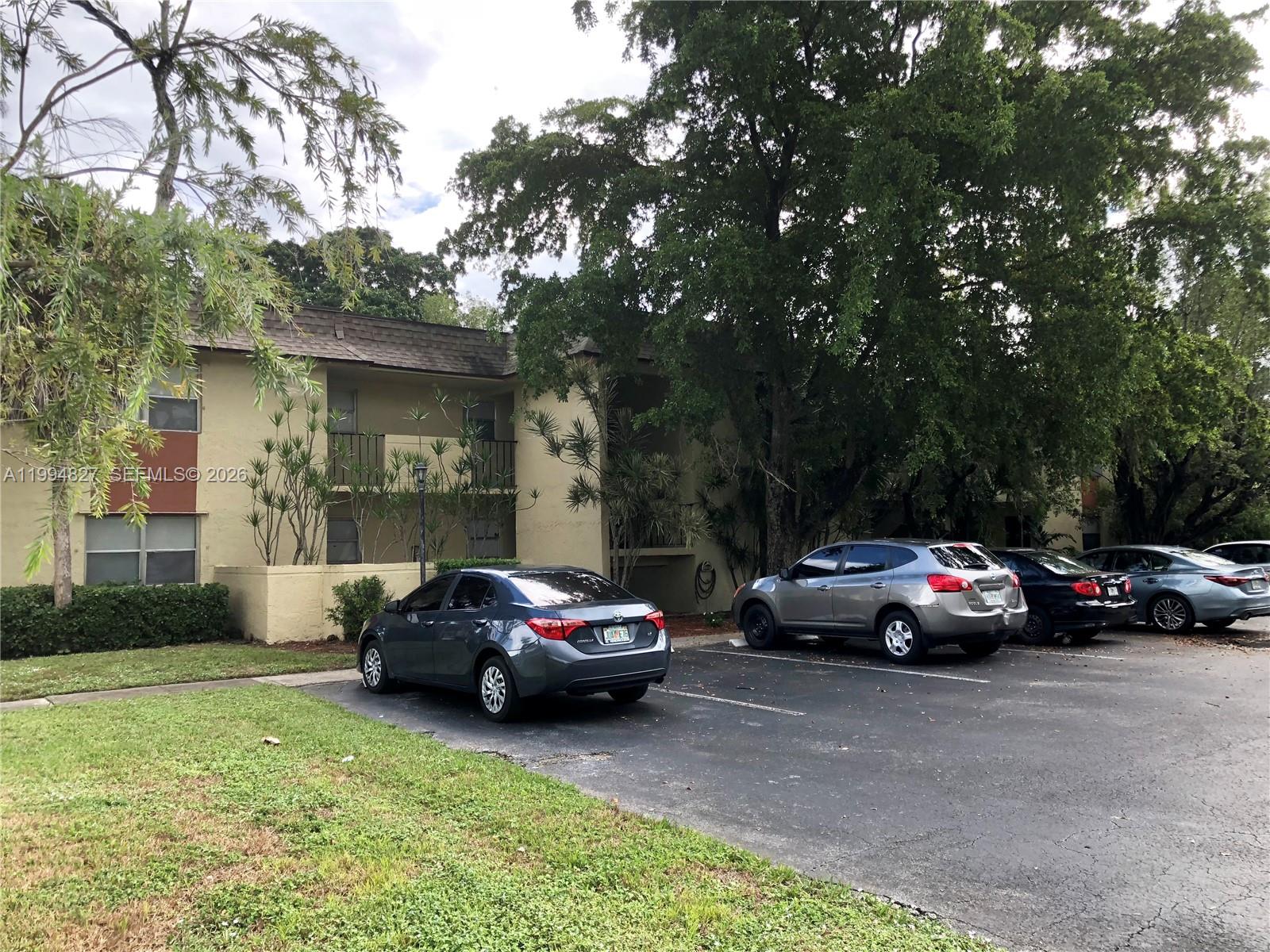 LAKEWOOD ON THE GREEN CON - Residential Lease