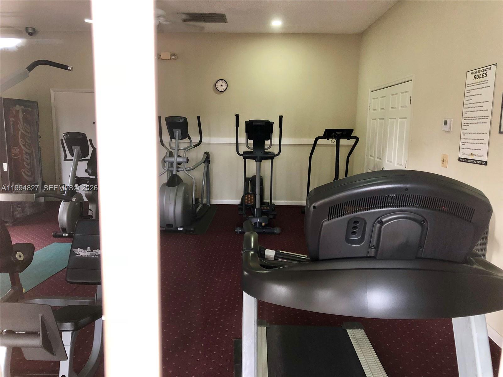 LAKEWOOD ON THE GREEN CON - Residential Lease