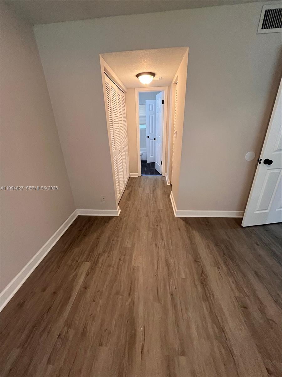 LAKEWOOD ON THE GREEN CON - Residential Lease