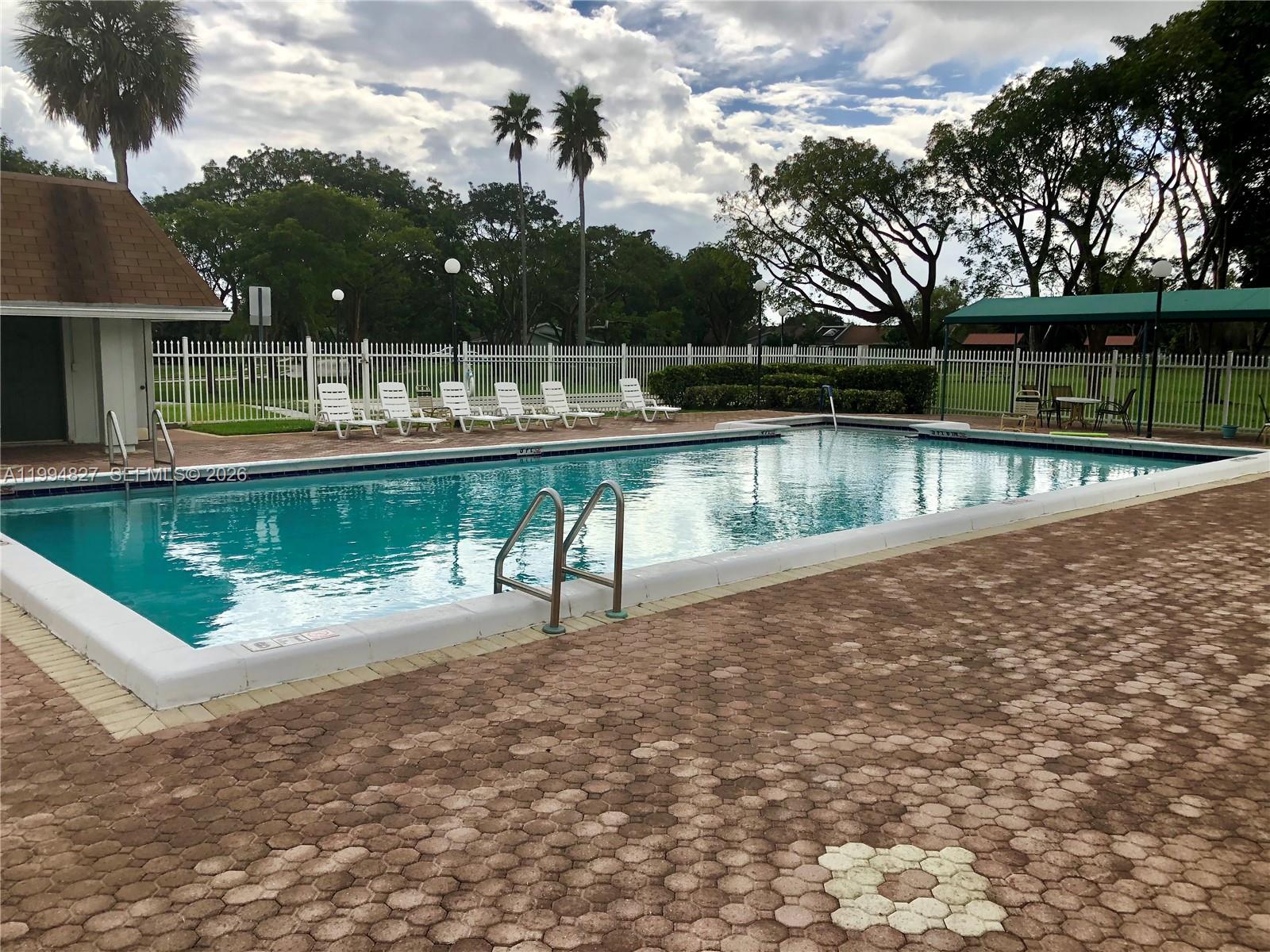 LAKEWOOD ON THE GREEN CON - Residential Lease