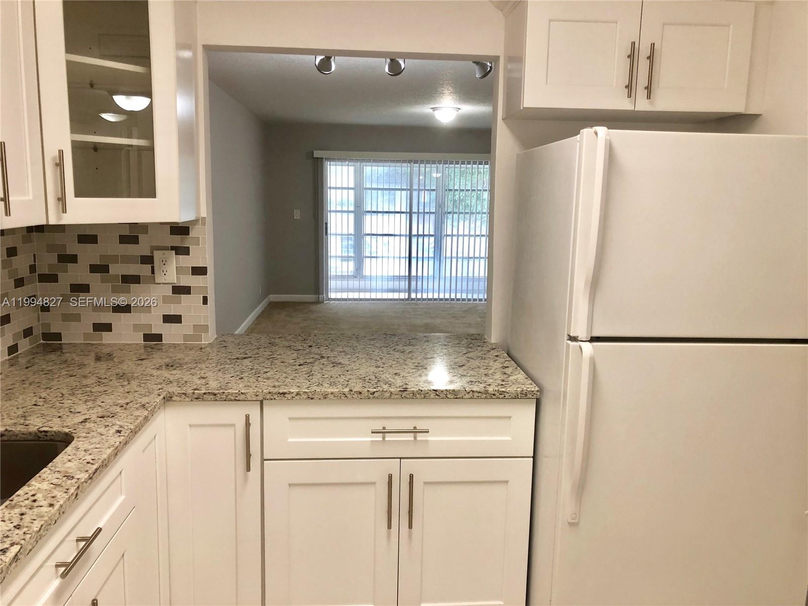 LAKEWOOD ON THE GREEN CON - Residential Lease