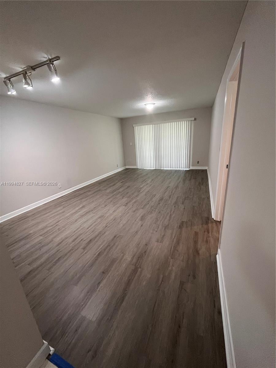 LAKEWOOD ON THE GREEN CON - Residential Lease