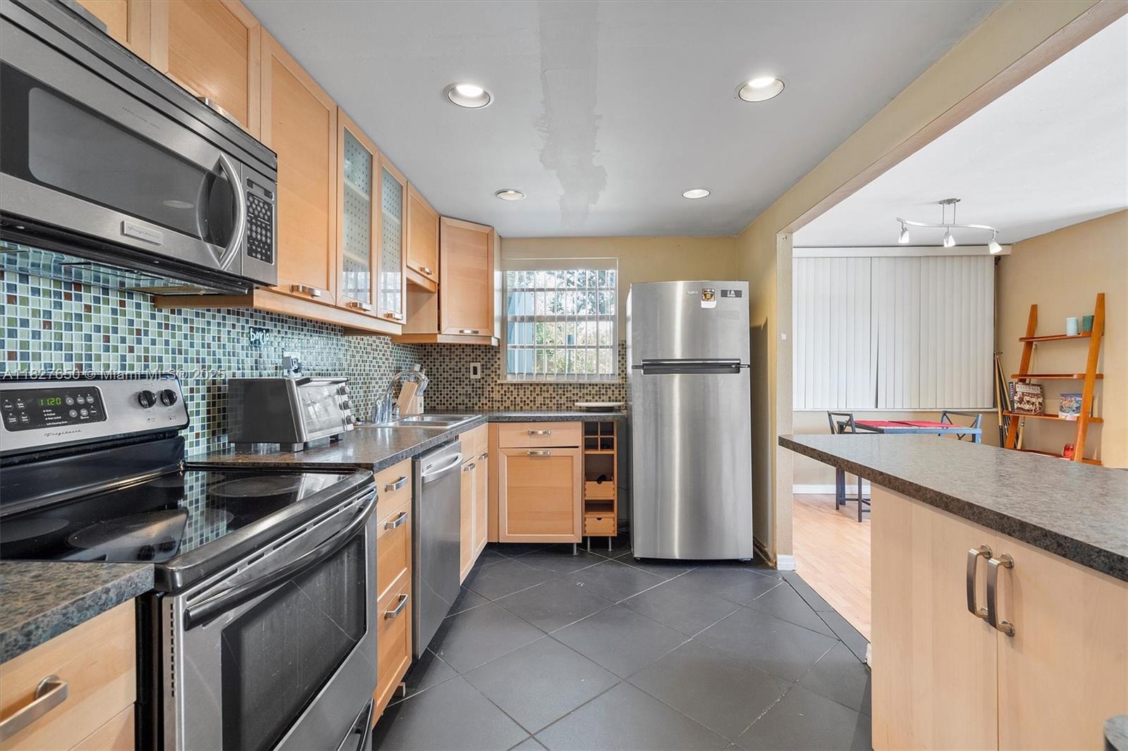 2771 Taft St 110