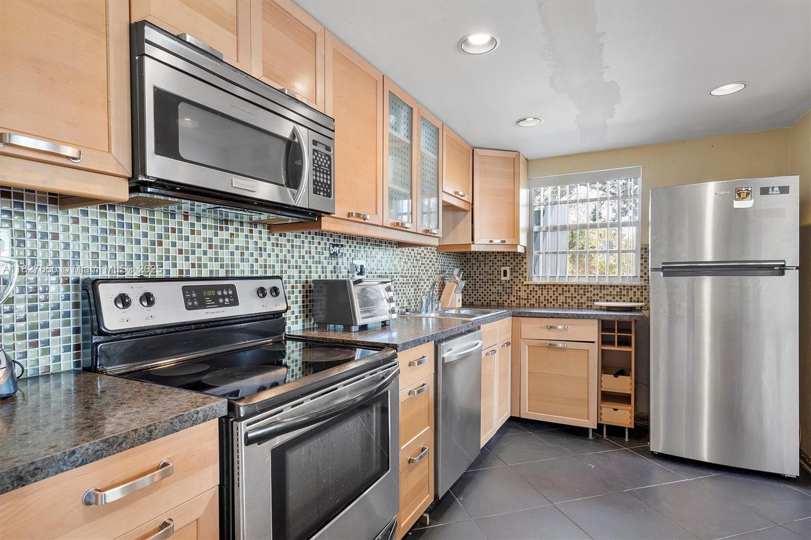 2771 Taft St 110