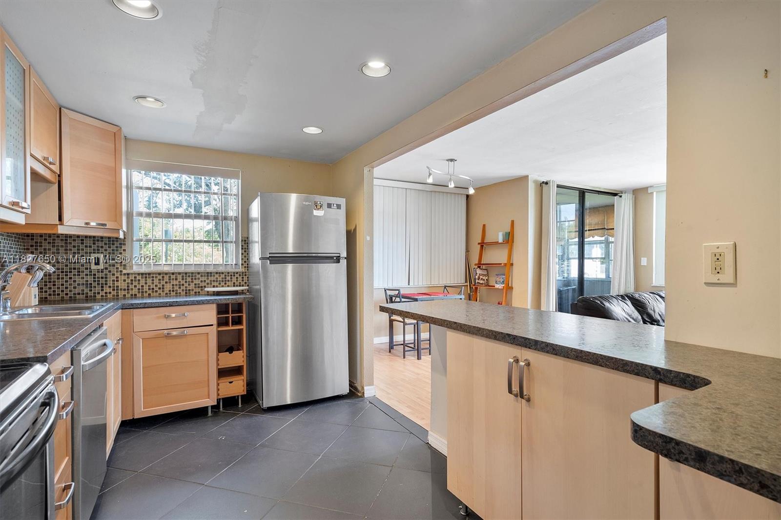 2771 Taft St 110