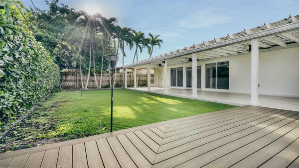 9710 SW 14TH ST, MIAMI, FL 33174 - Image 7c93bd2e9d551f4d5172edb740b6c4ff/2155348007