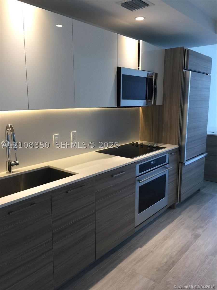 121 NE 34th St 1403