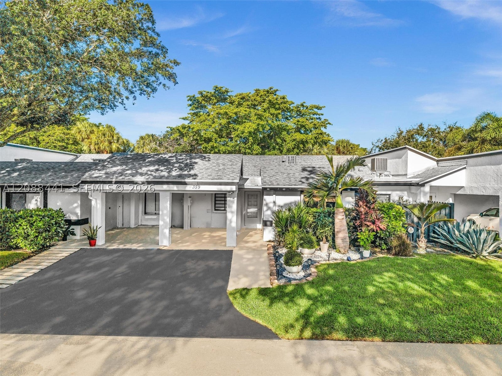 359 Fairway Cir