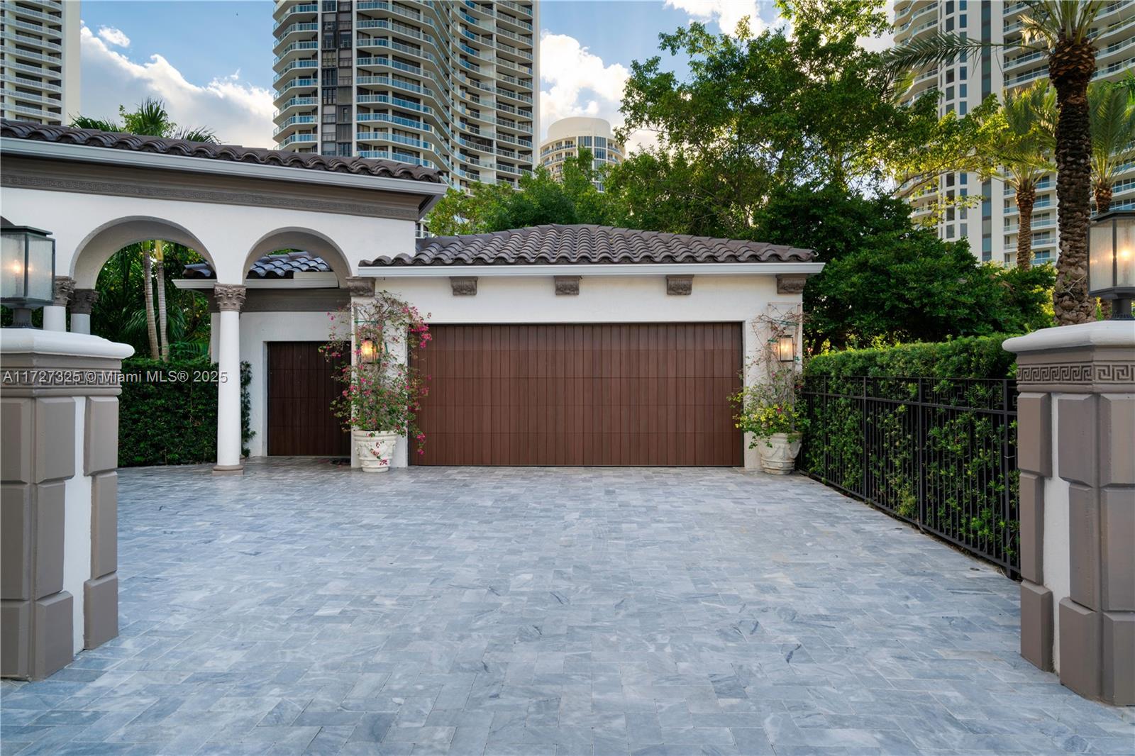 ISLAND ESTATES - Residential