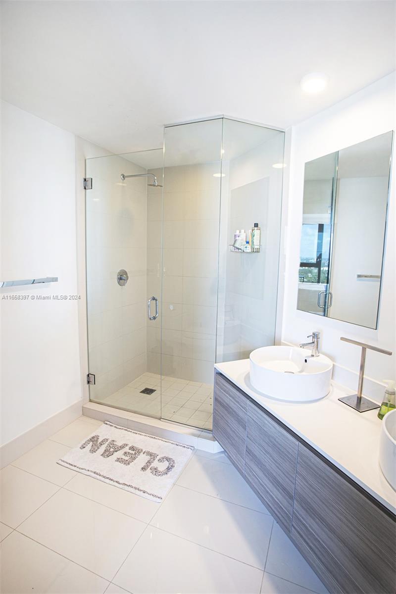 3401 MIDTOWN CONDO - Residential Lease