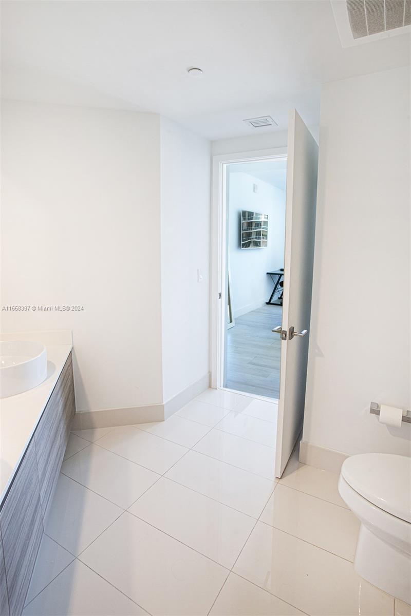 3401 MIDTOWN CONDO - Residential Lease