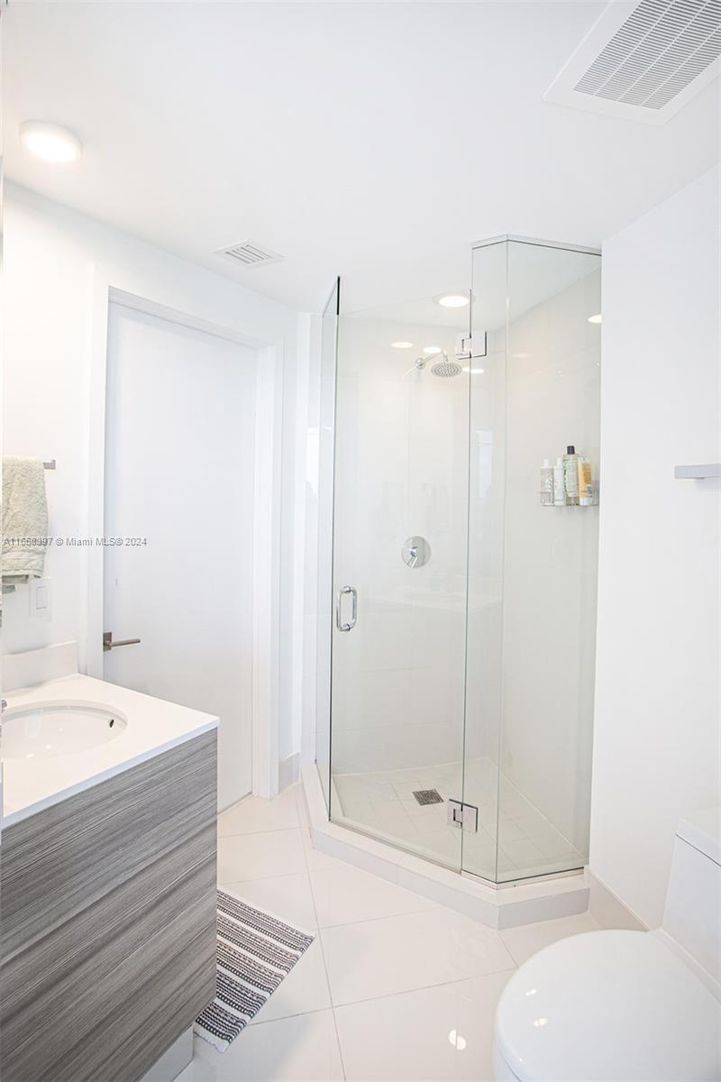 3401 MIDTOWN CONDO - Residential Lease