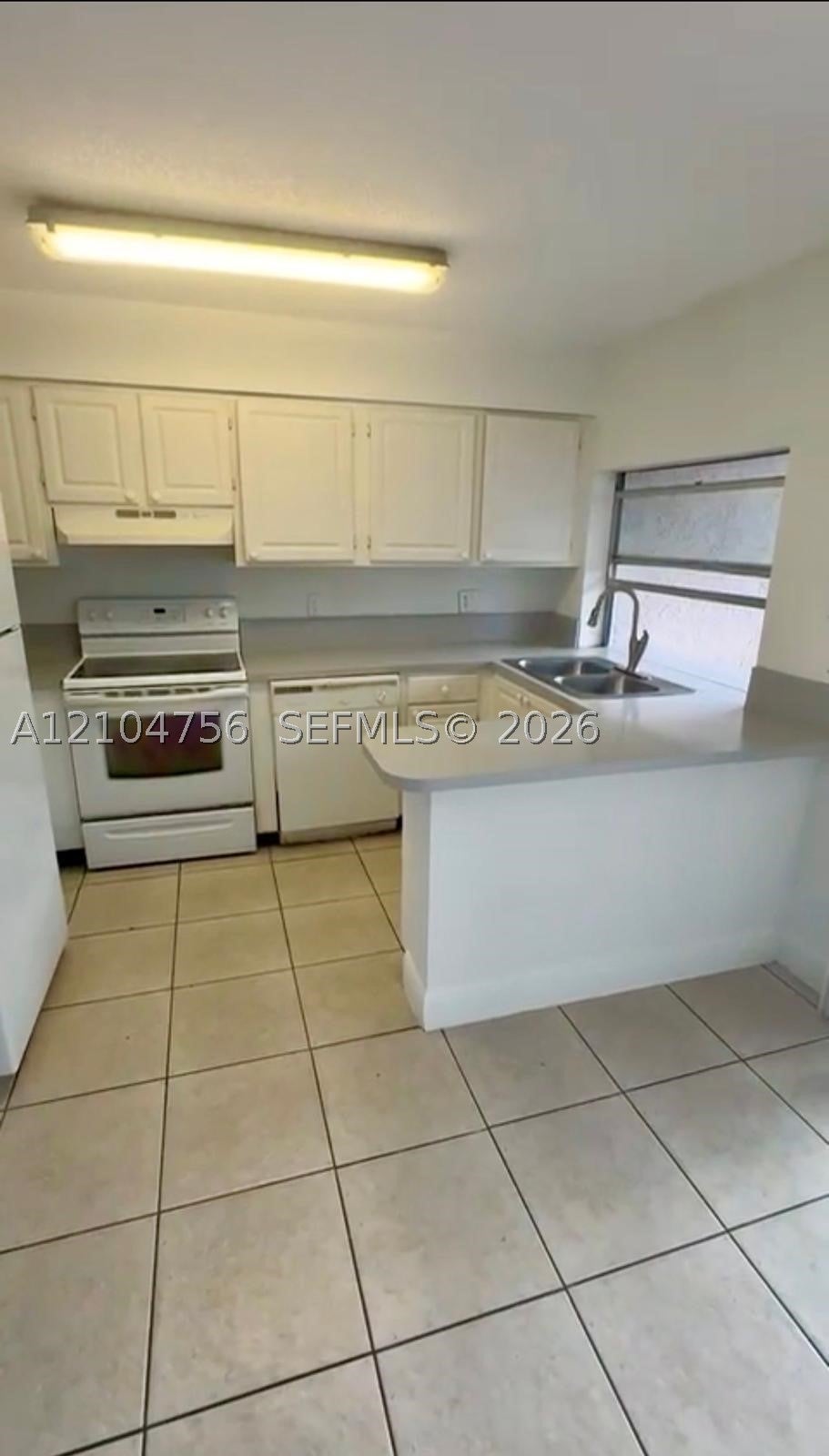 4431 Treehouse Ln H28