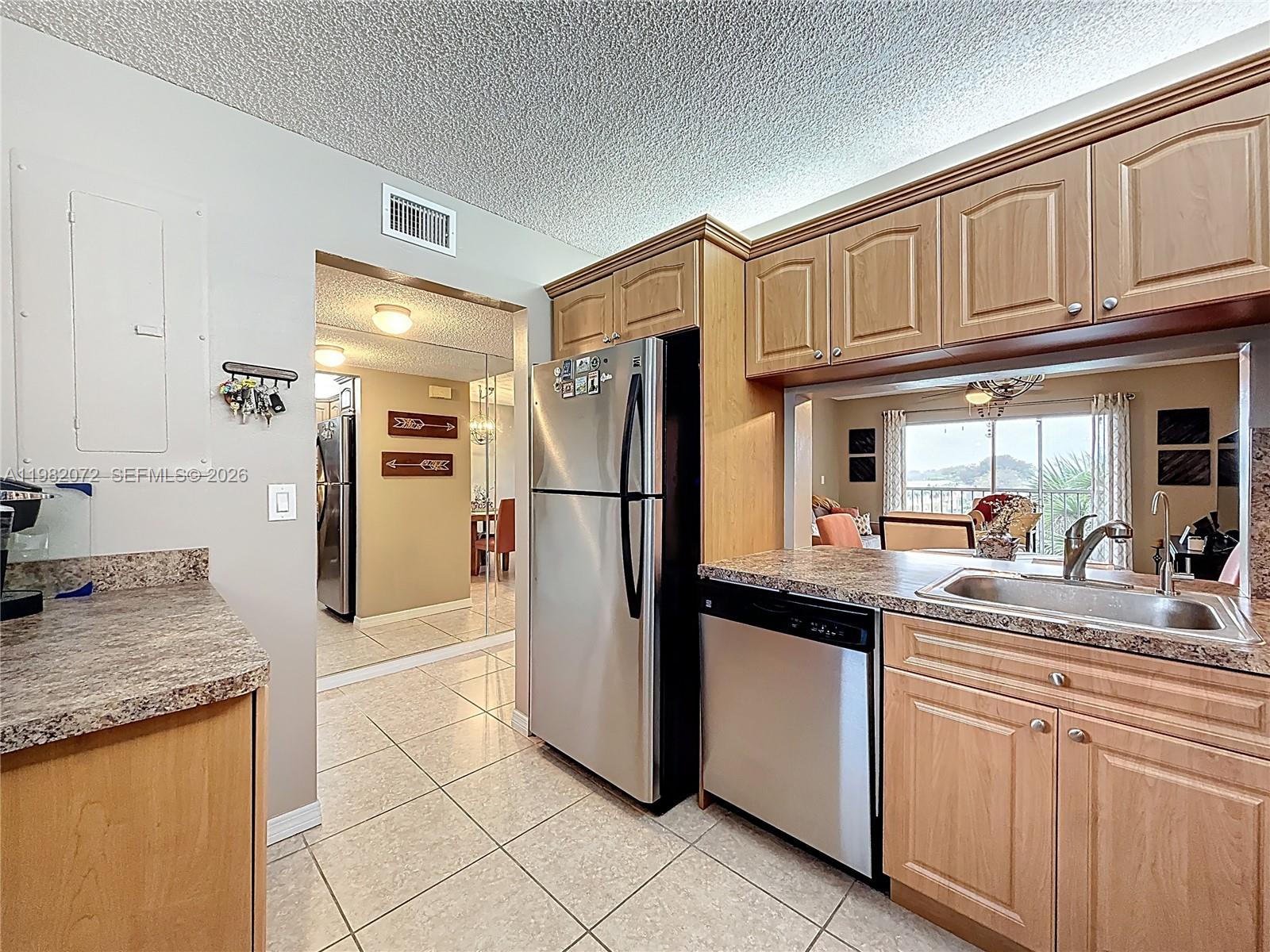 COUNTRY LANE CONDO #2 - Residential