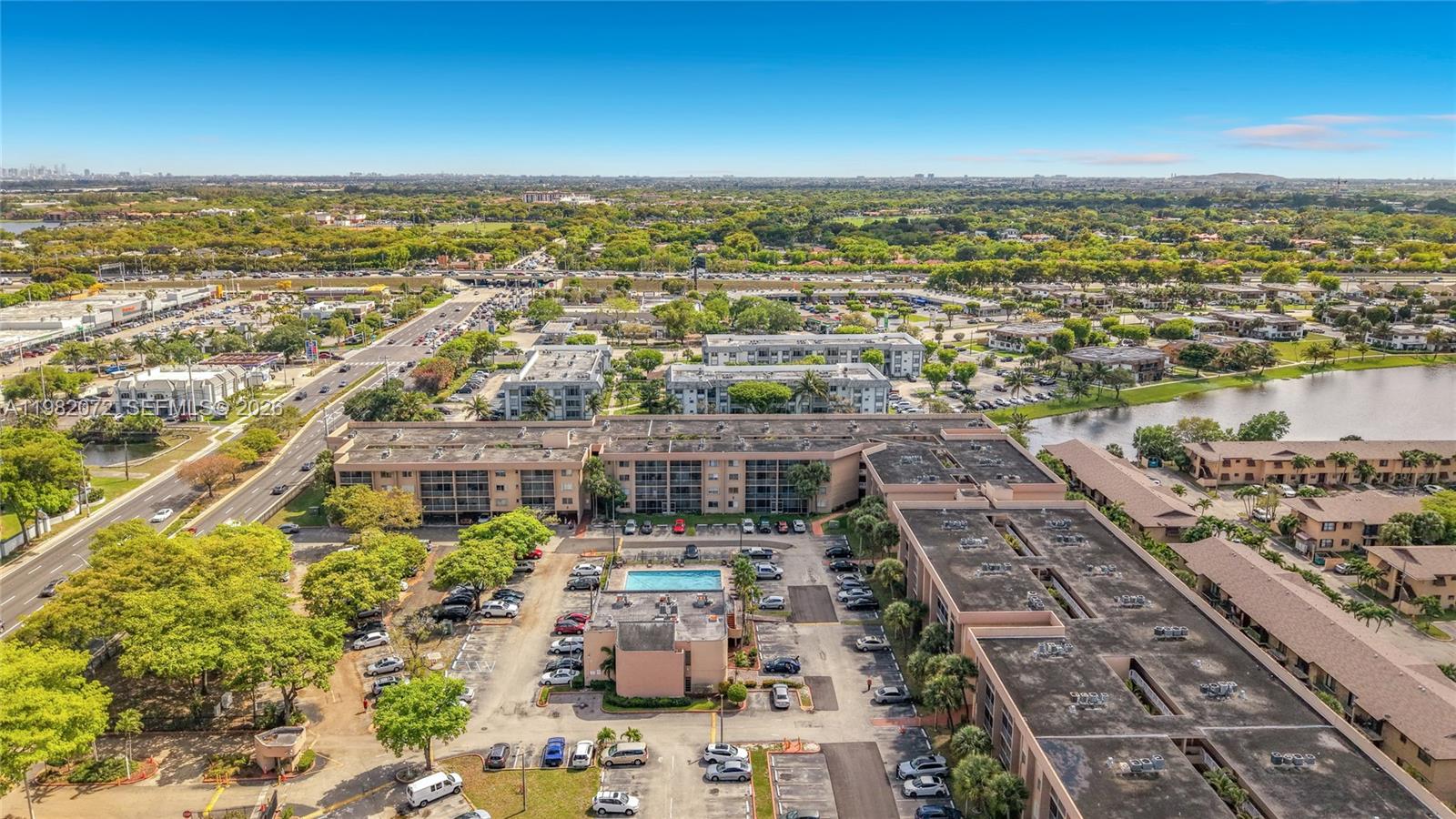 COUNTRY LANE CONDO #2 - Residential