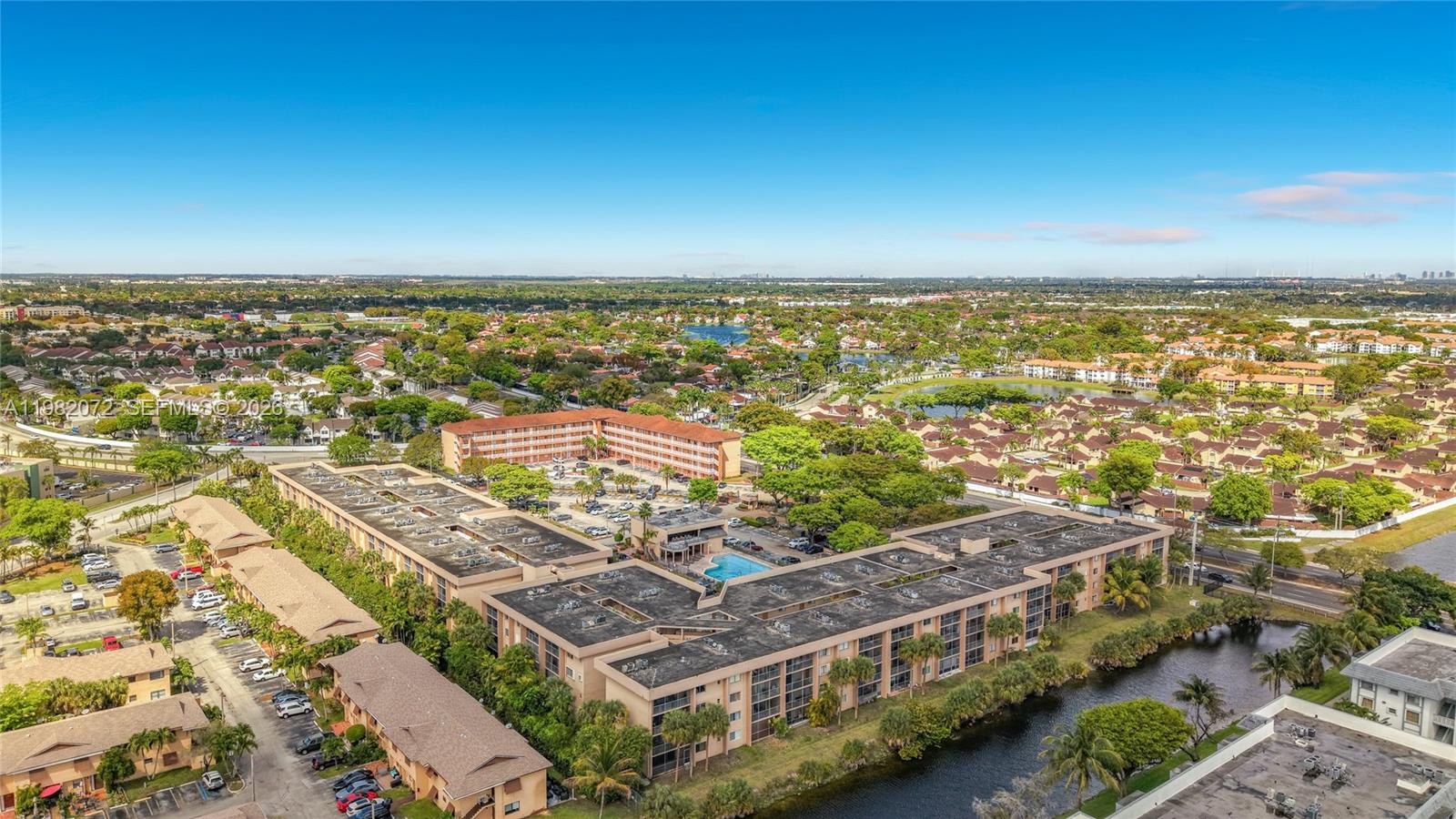 COUNTRY LANE CONDO #2 - Residential