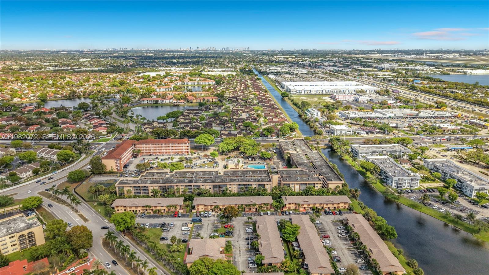 COUNTRY LANE CONDO #2 - Residential