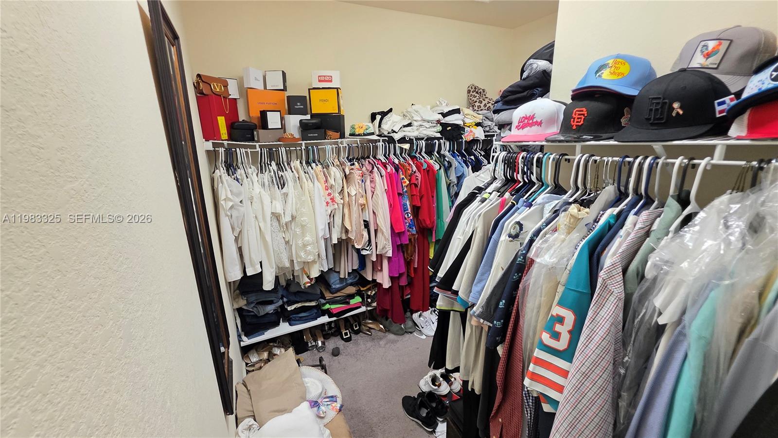 BAYWINDS OF GALAPAGOS FIR - Residential