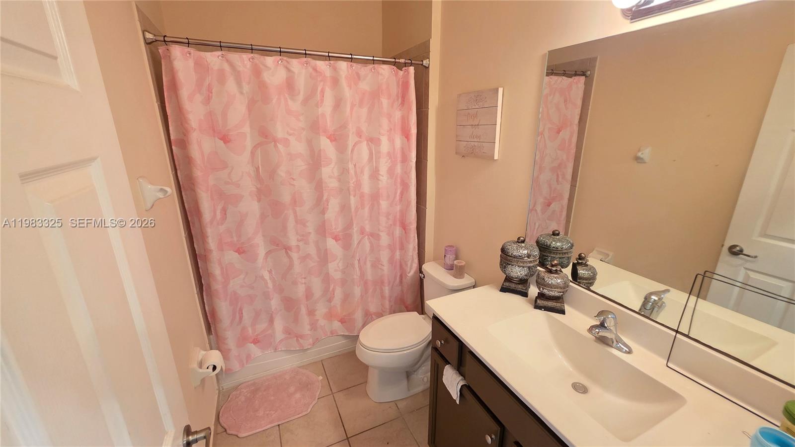 BAYWINDS OF GALAPAGOS FIR - Residential