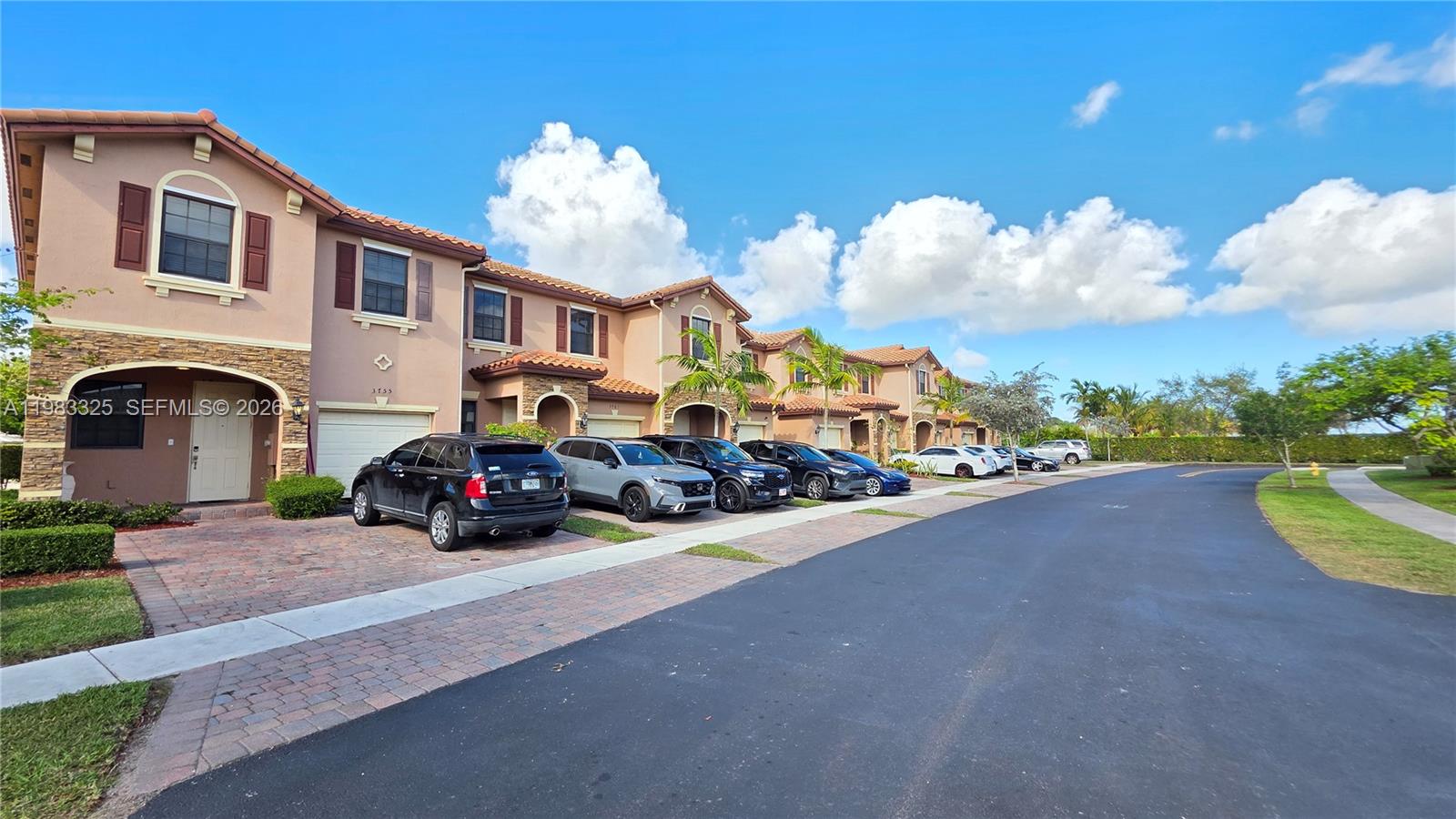 BAYWINDS OF GALAPAGOS FIR - Residential