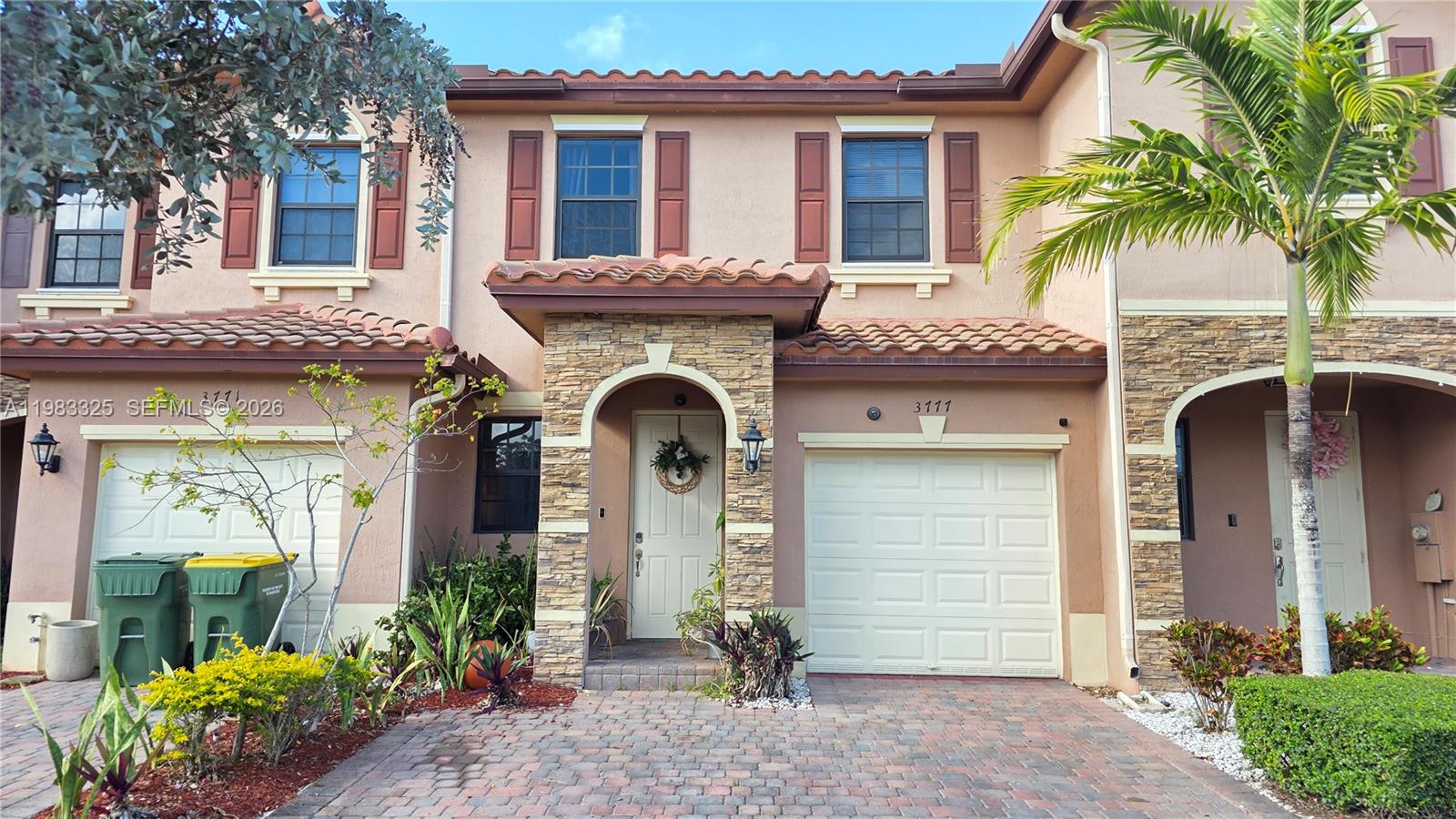 BAYWINDS OF GALAPAGOS FIR - Residential