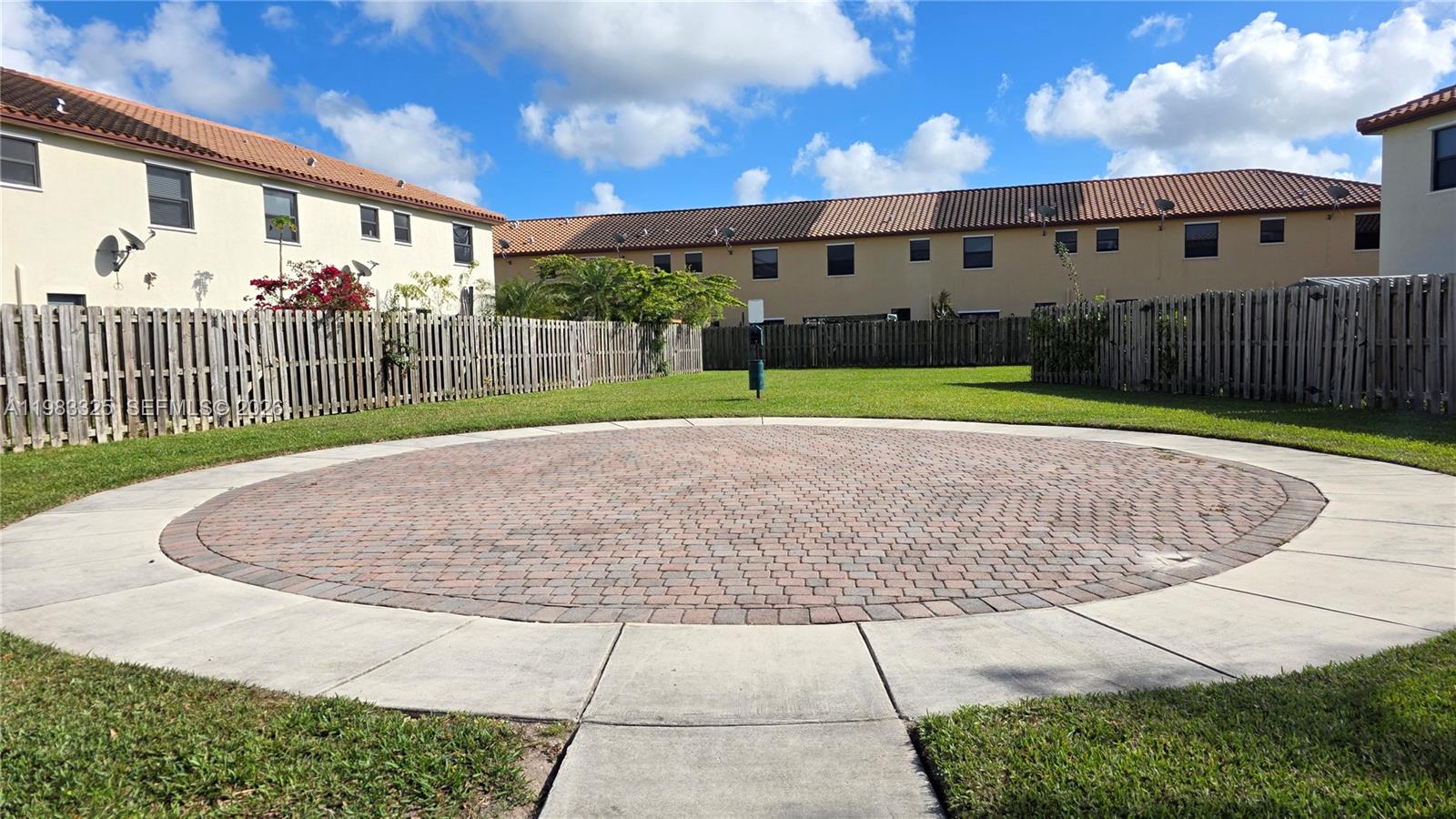 BAYWINDS OF GALAPAGOS FIR - Residential