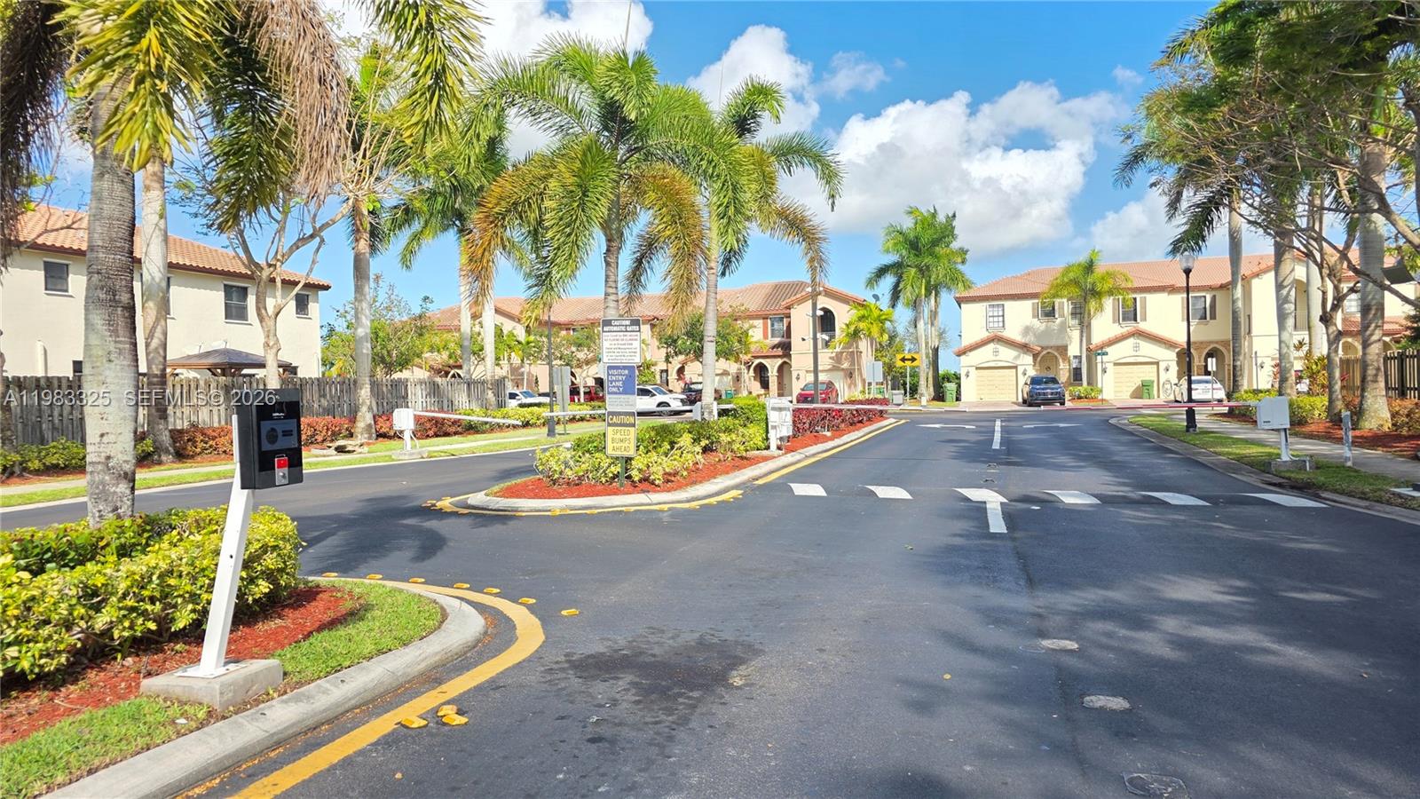 BAYWINDS OF GALAPAGOS FIR - Residential