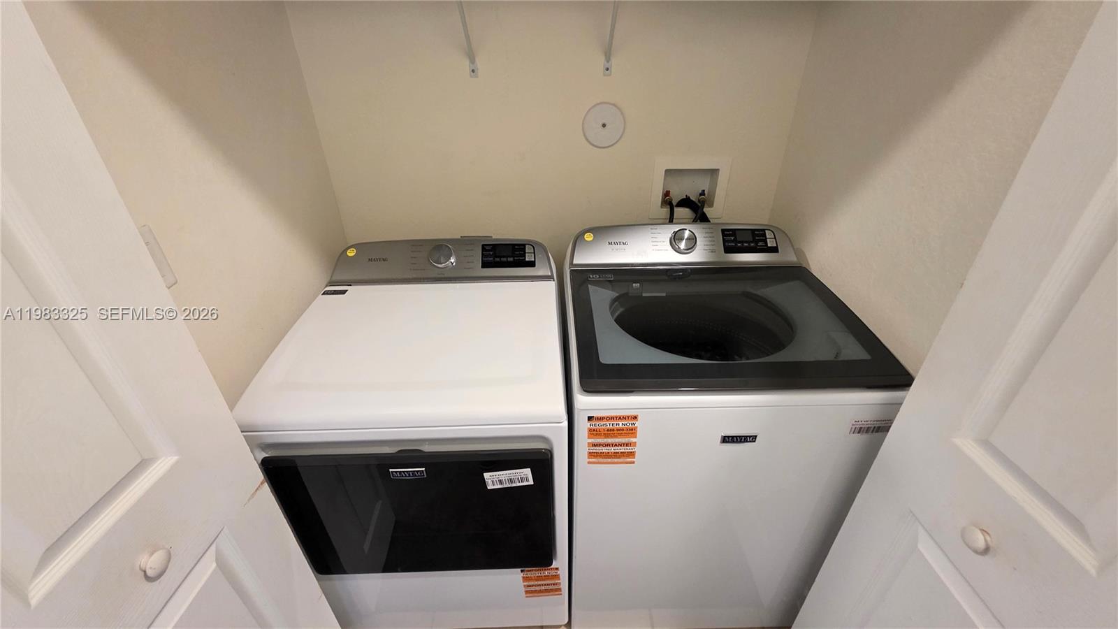 BAYWINDS OF GALAPAGOS FIR - Residential