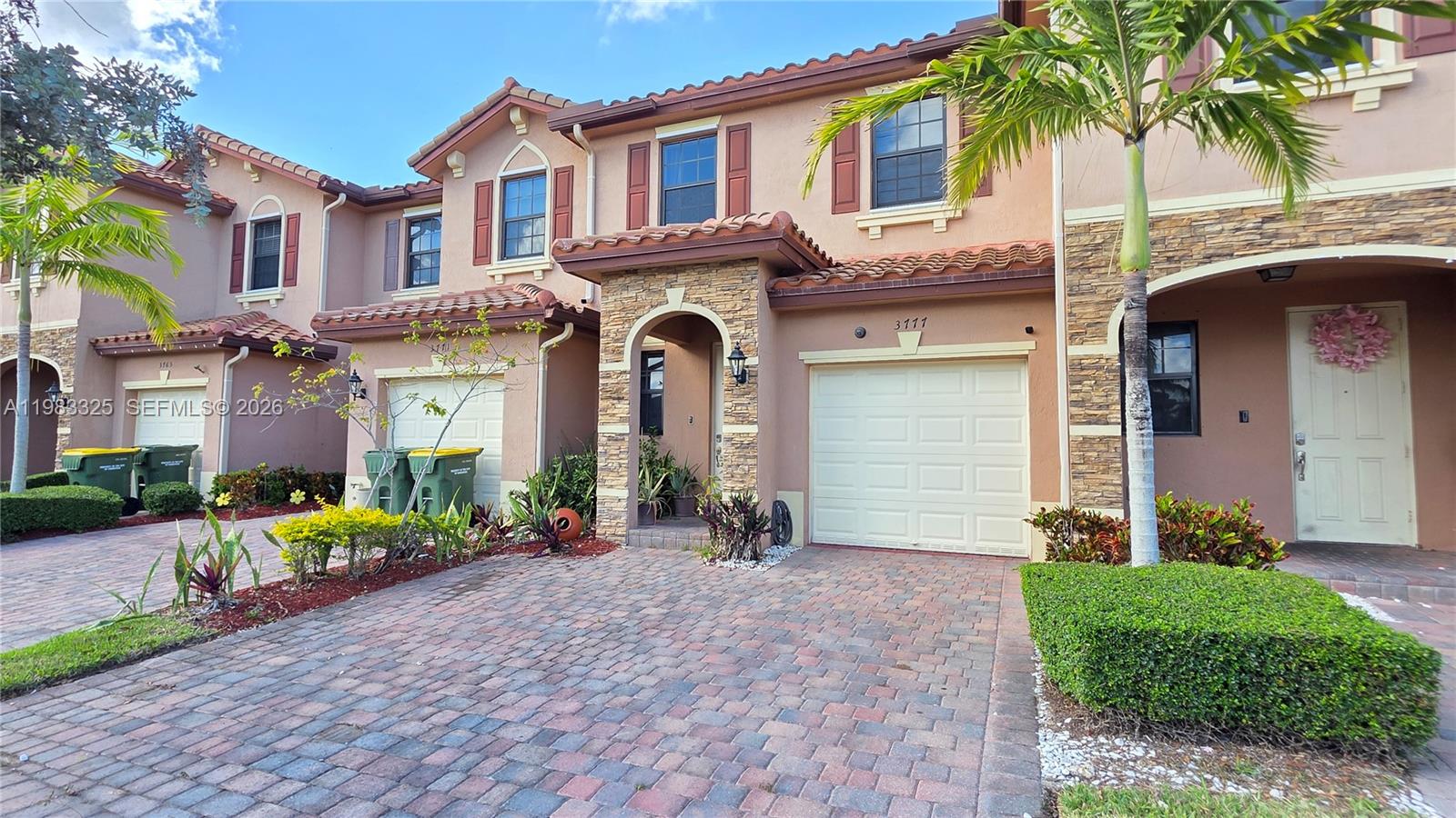 BAYWINDS OF GALAPAGOS FIR - Residential