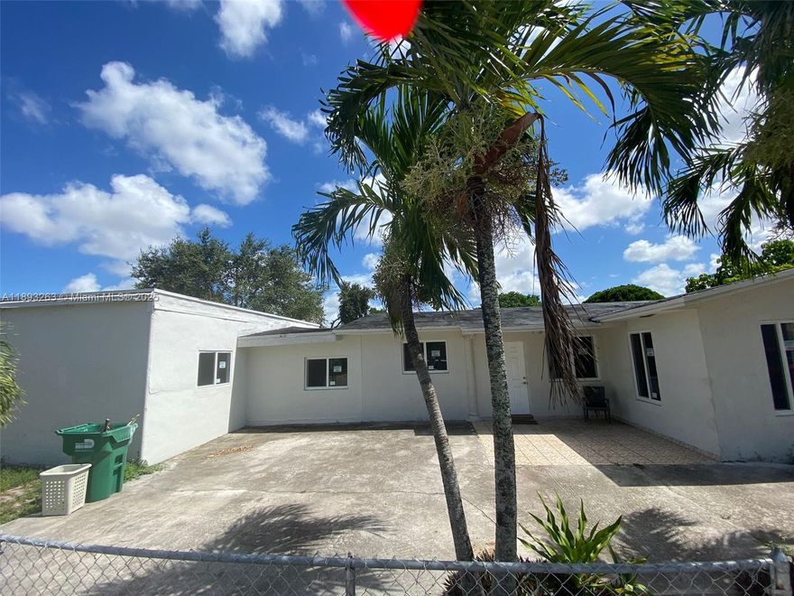LARGE PROPERTY FOR RENT WITH EVERYTHING INCLUDED, WATER, ELECTRICITY