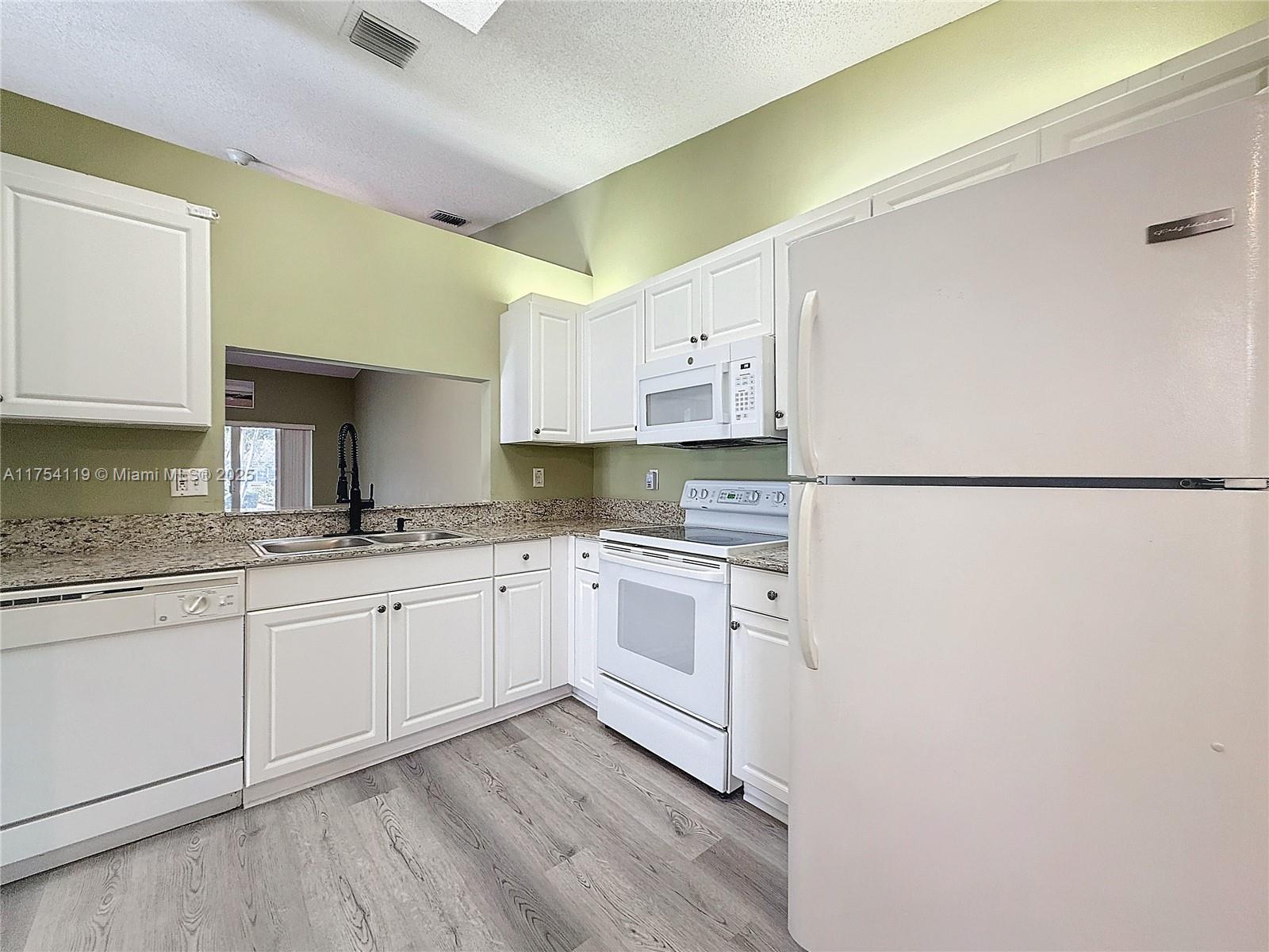 SAUSALITO PLACE - Residential
