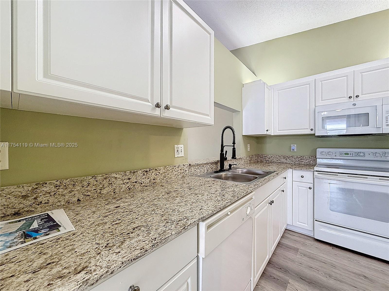 SAUSALITO PLACE - Residential