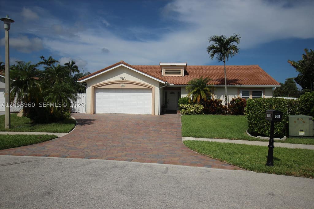 Photo of 6486 Woodbury Rd, Boca Raton, FL 33433 (MLS # A12058960)