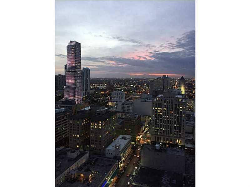 NICE 1 BED/1BATH + DEN WITH GREATT VIEW OF DOWNTOWN MIAMI. CLOSE TO BISCAYNE MARKET PLACE, PERFORMING ARTS CENTER AND AMERICAN AIRLINES ARENA